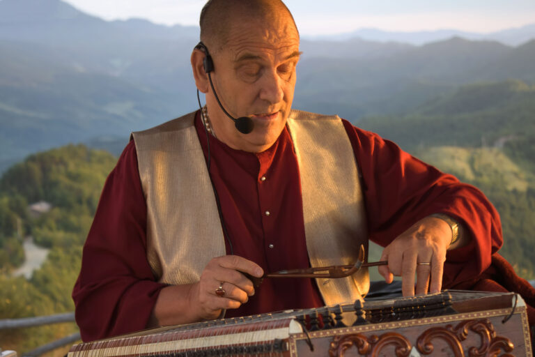 Santoor Suite no.2, di Paolo Tofani