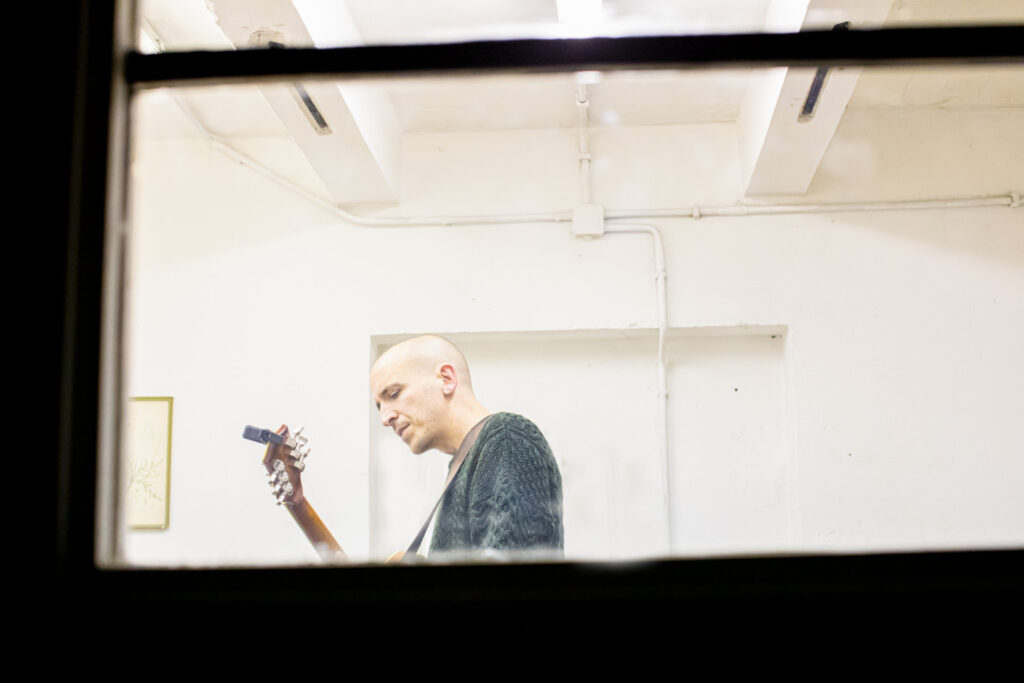 Giovanni Truppi. Crediti per la foto: Margherita Ciprilli