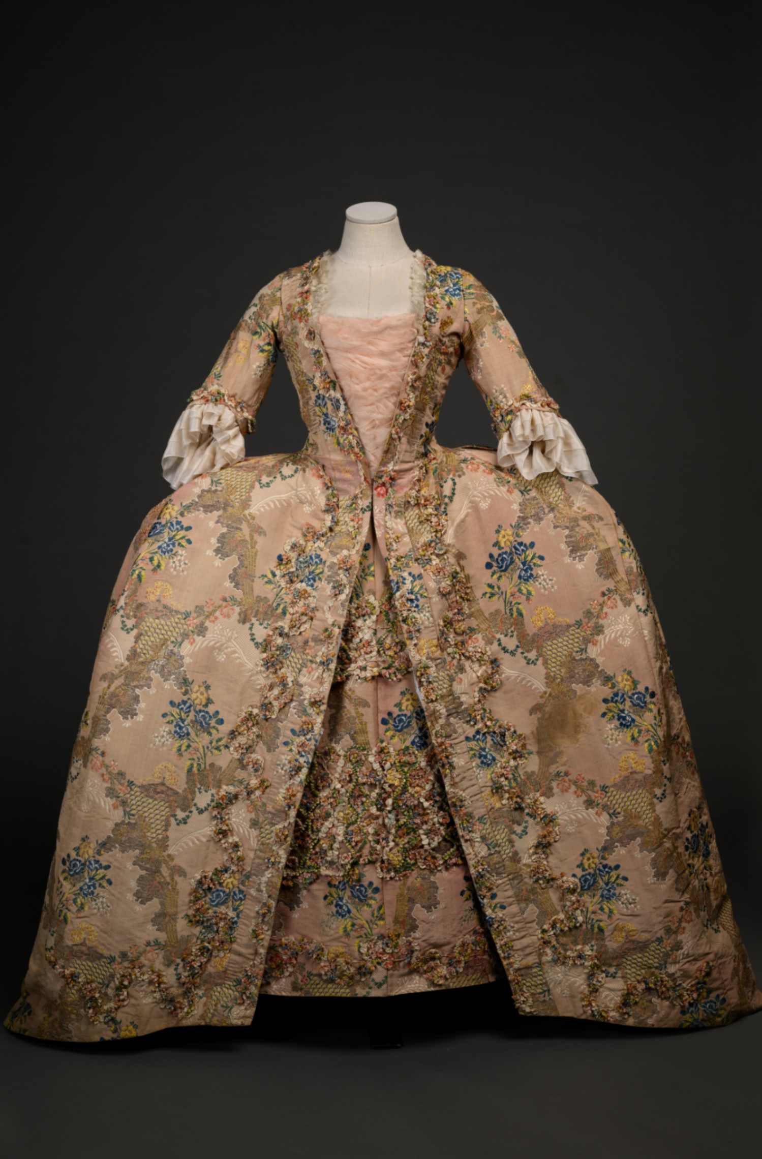 Manifattura italiana (Piemonte) Robe à la française Secondo quarto del XVIII secolo MMC, inv. TA 1062