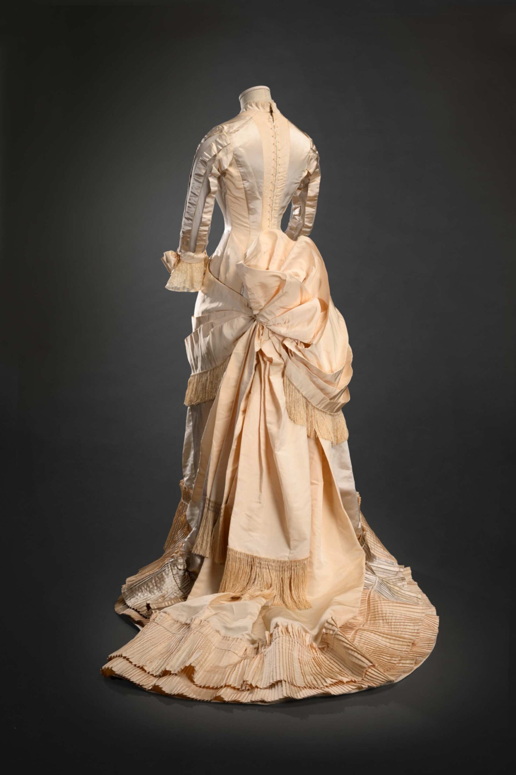 Charles Frederick Worth Abito da sposa 1884 Etichetta: “Worth | Paris” MMC, inv. TA 1628