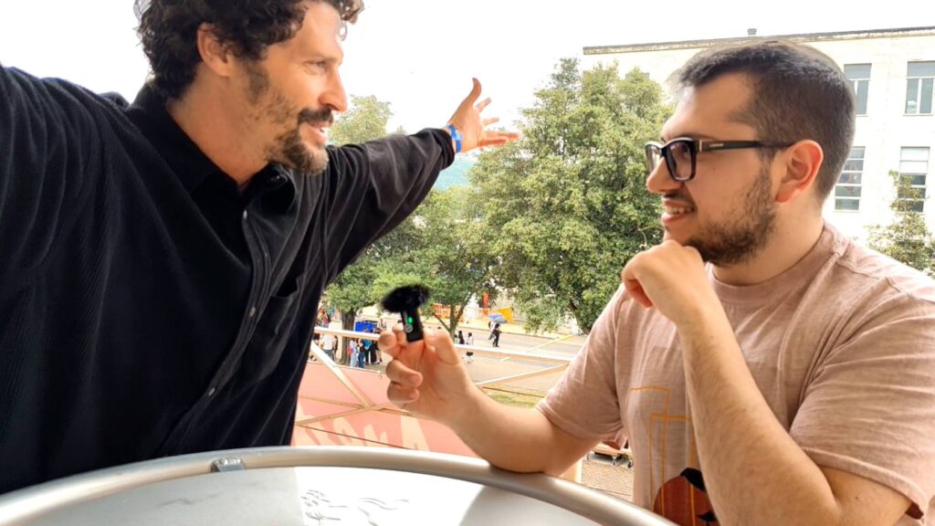 un momento dell'intervista: "monumentale"