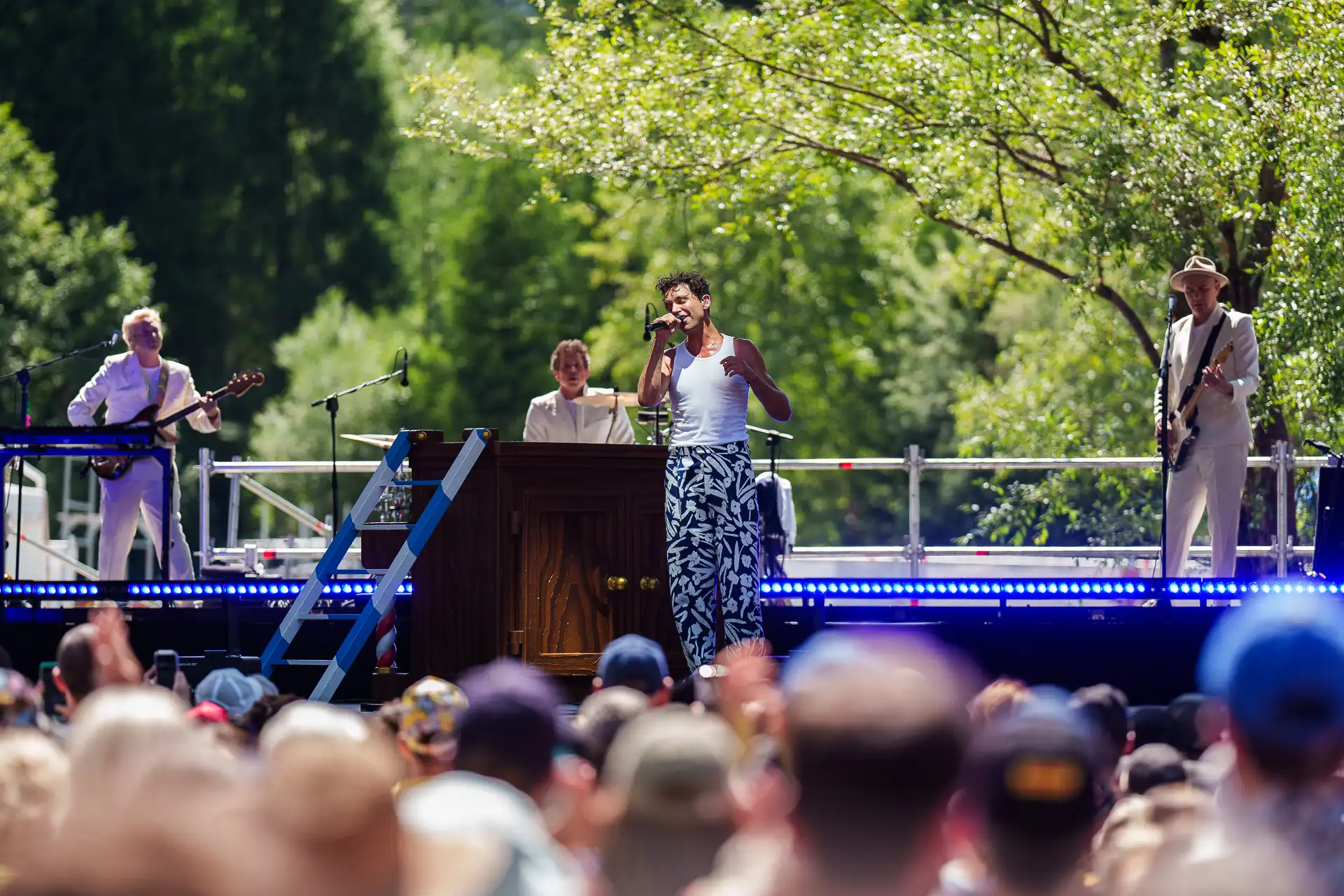 Mika sul palco della trentesima edizione di No Borders Music Festival, nell'ambito del suo tour estivo 2025 in Italia