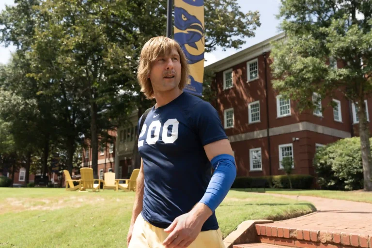 Chad Powers, la serie: caduta e rinascita di un antieroe dello sport Glen Powell nei panni di Chad Powers. Crediti per la foto: Daniel Delgado