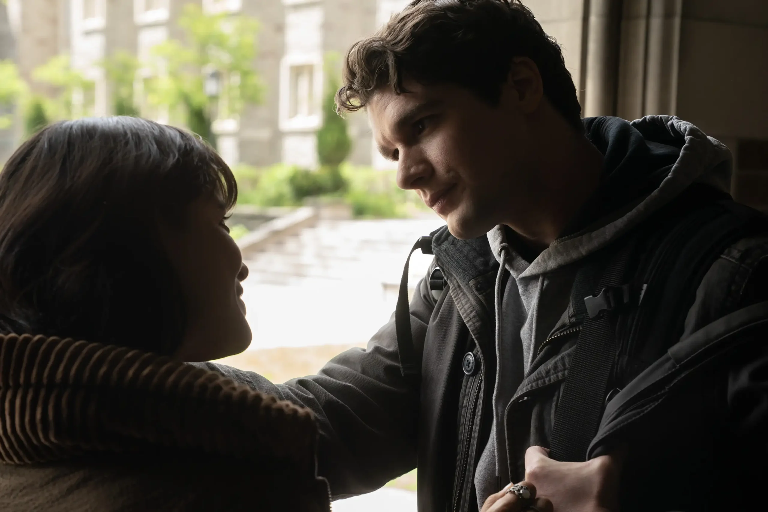 una scena dalla terza stagione della serie Tell me lies