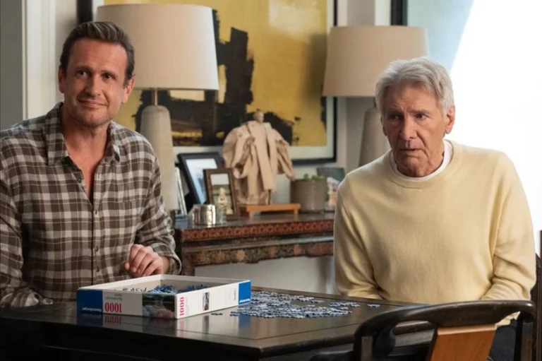 una scena dalla terza stagione della serie Shrinking