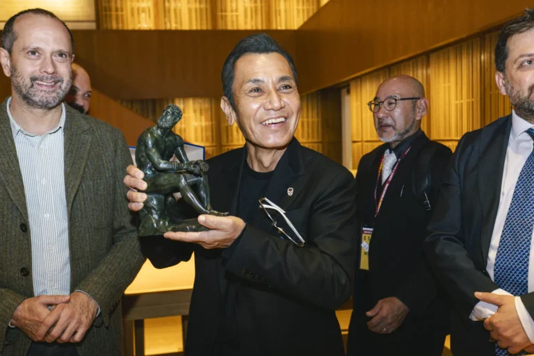 Tetsuo Hara agli Uffizi. Foto di Michele Mariani